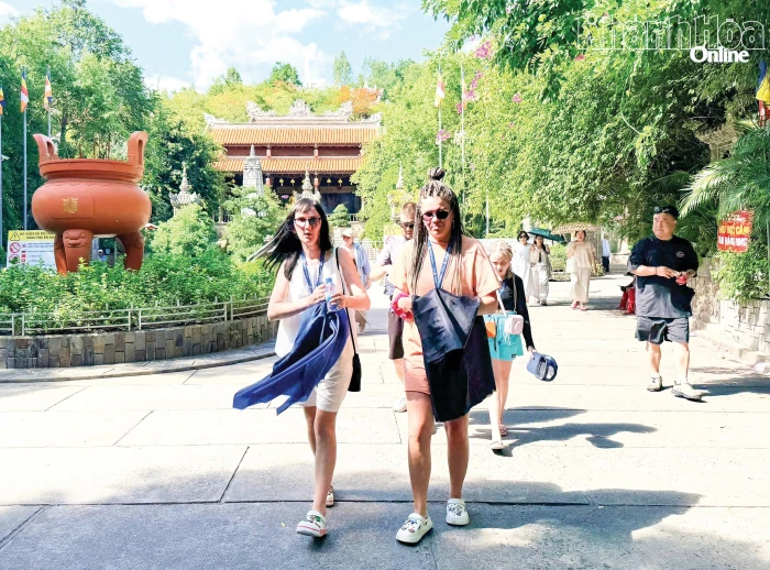 Phường Tây Nha Trang: Không để du khách bị làm phiền khi đến chùa Long Sơn