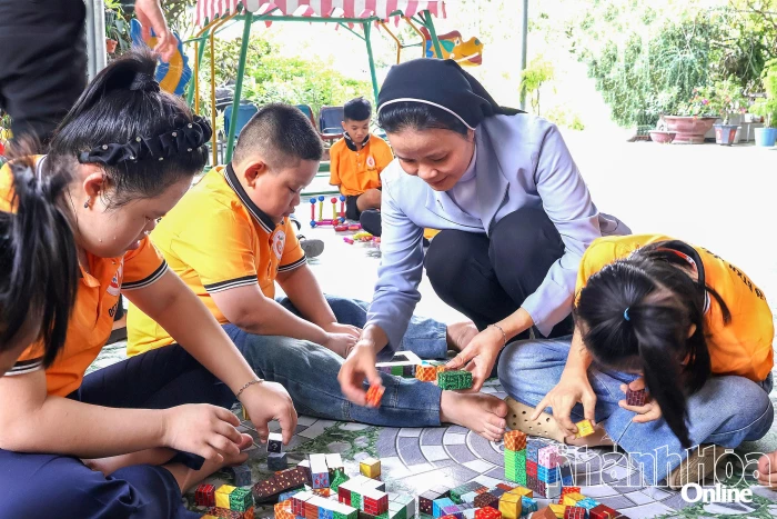 Mái ấm cho trẻ khuyết tật