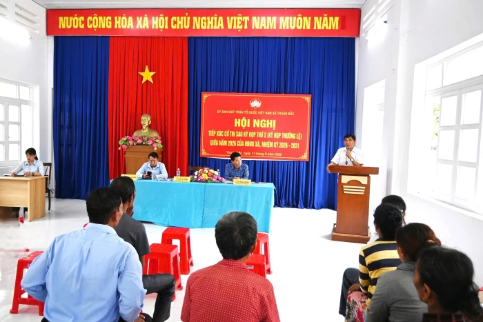 Đại biểu HĐND xã Thuận Bắc tiếp xúc cử tri thôn Ấn Đạt