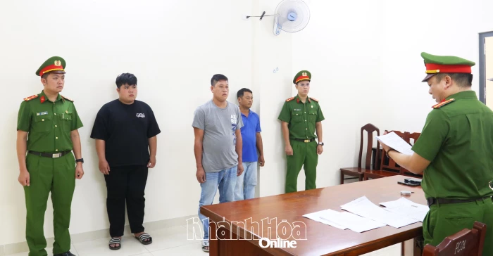 Bắt tạm giam “trùm” cát lậu