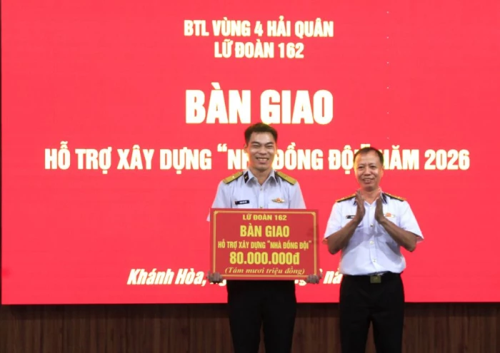Lữ đoàn 162 bàn giao kinh phí hỗ trợ xây dựng "Nhà đồng đội"