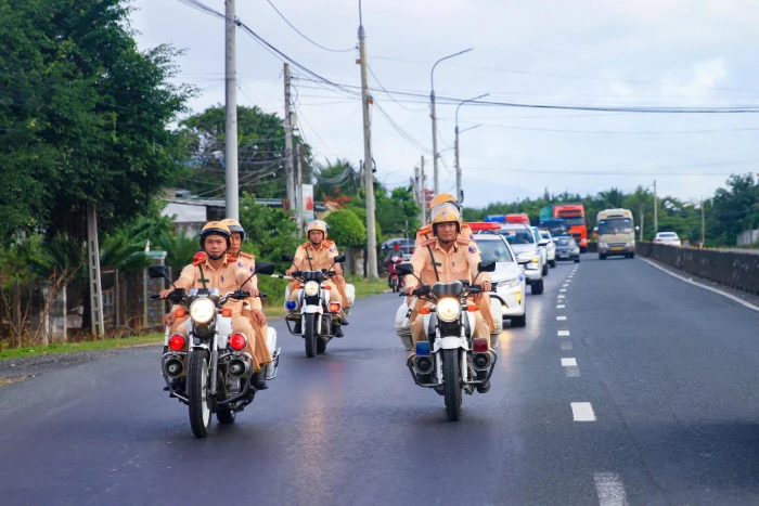 Vì bình yên trên những tuyến đường - số 01: Tăng cường bảo đảm an toàn giao thông đối với các phương tiện kinh doanh vận tải