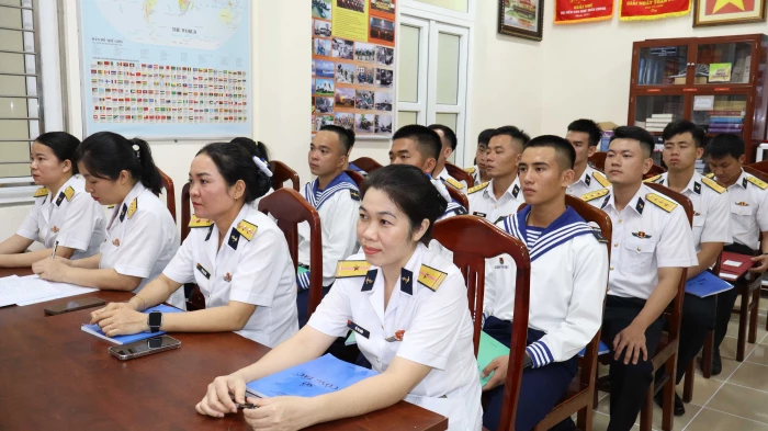 Lữ đoàn 189 bồi dưỡng lý luận chính trị cho đảng viên mới và đối tượng phát triển Đảng