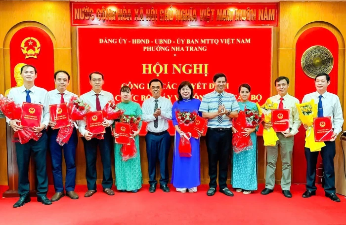 Phường Nha Trang công bố quyết định thành lập các cơ sở giáo dục và công tác cán bộ