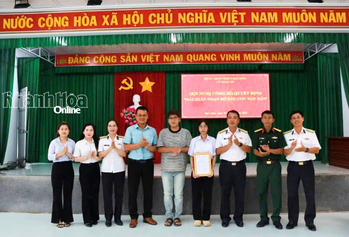 Lữ đoàn 101 nhận đỡ đầu con ngư dân xã Đại Lãnh