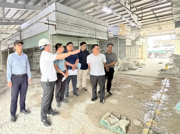 Lãnh đạo phường Đông Ninh Hòa kiểm tra tiến độ triển khai một số công trình, dự án trên địa bàn