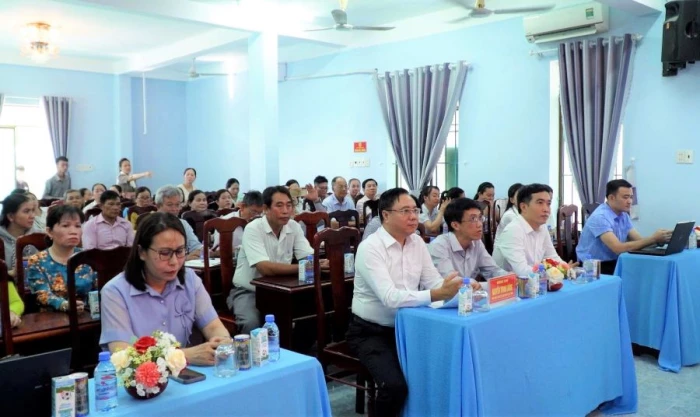 Tuyên truyền Cuộc vận động "Người Việt Nam ưu tiên dùng hàng Việt Nam" tại khu vực Cam Ranh