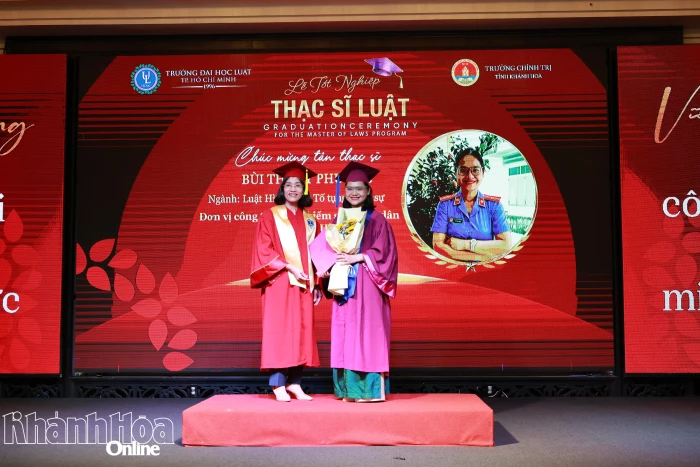 Trường Đại học Luật TP. Hồ Chí Minh tổ chức lễ tốt nghiệp và trao bằng thạc sĩ cho học viên cao học