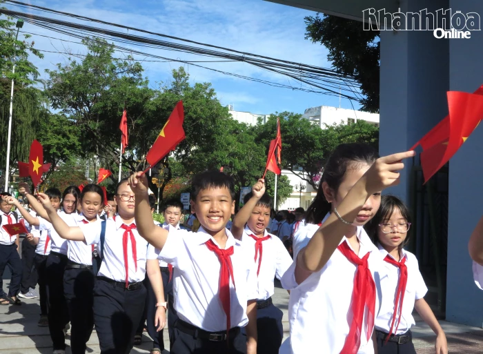 Học sinh Khánh Hòa tựu trường sớm nhất ngày 24-8