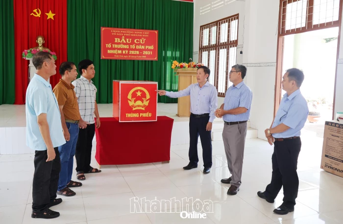 Thường trực Đảng ủy phường Ninh Chử kiểm tra công tác chuẩn bị bầu cử tổ trưởng tổ dân phố