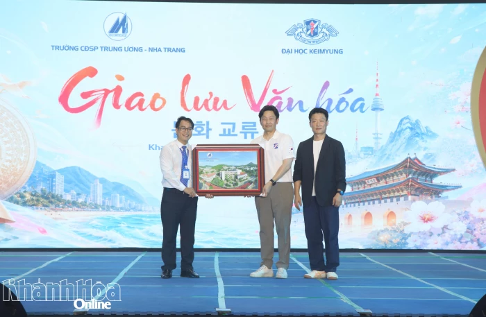 Trường Cao đẳng Sư phạm Trung ương - Nha Trang giao lưu văn hóa nghệ thuật với Đại học Keimyung - Hàn Quốc