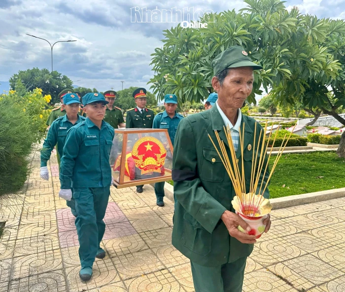 Quy tập, truy điệu và an táng hài cốt liệt sĩ Ka Tơr Tiên