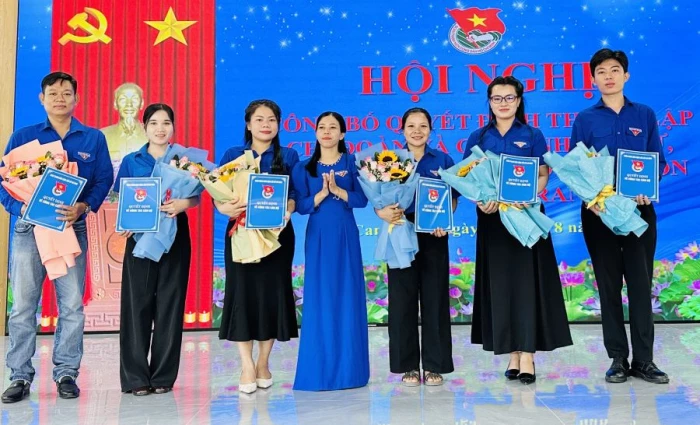 Đoàn xã Nam Cam Ranh thành lập 10 chi đoàn sau sắp xếp, sáp nhập thôn