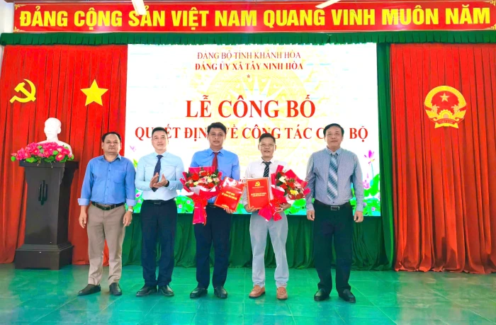 Xã Tây Ninh Hòa công bố các quyết định về công tác cán bộ