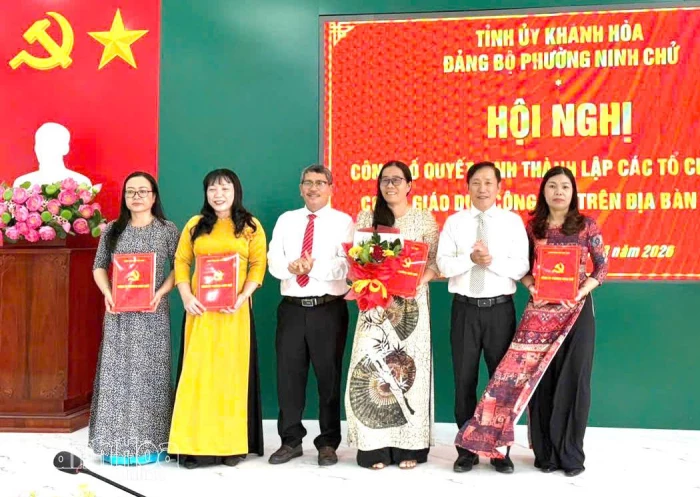 Phường Ninh Chử công bố quyết định thành lập các tổ chức đảng tại cơ sở giáo dục công lập