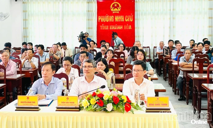 Thường trực HĐND phường Ninh Chử tiếp xúc cử tri chuyên đề về bảo đảm vệ sinh môi trường