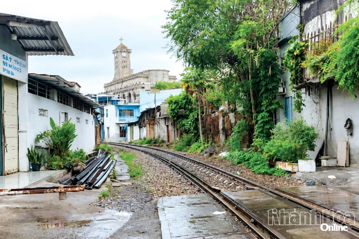 Ngã tư so le, chiếc barie và rạp cine đầu đời
