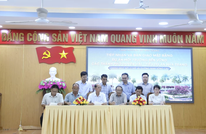 Bàn giao mặt bằng dự án Kè và đường Nam Sông Cái