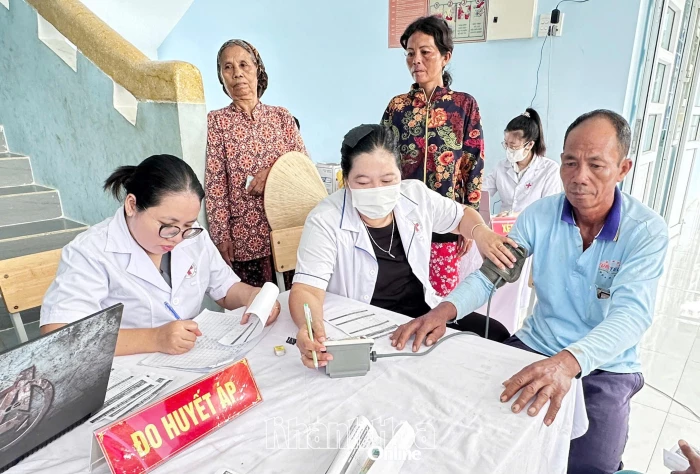 Xã Phước Hữu khám sức khỏe định kỳ, sàng lọc miễn phí cho người dân