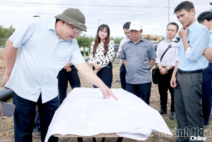 Phó Chủ tịch UBND tỉnh Trịnh Minh Hoàng kiểm tra công tác giải phóng mặt bằng công trình nông nghiệp