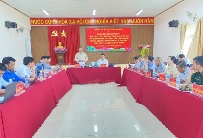 Ban Nội chính Tỉnh ủy làm việc với Đảng ủy xã Tây Khánh Sơn