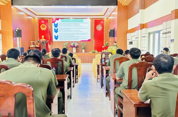 Công an tỉnh Khánh Hòa phổ biến kỹ năng ứng phó thiên tai tại khu vực Khánh Sơn