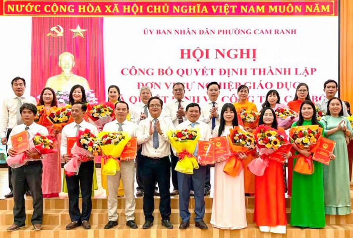 Phường Cam Ranh công bố các quyết định thành lập đơn vị sự nghiệp giáo dục
