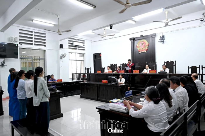 Tòa trả hồ sơ vụ tham ô tài sản tại một phòng giao dịch