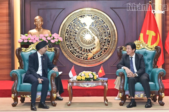 Phó Chủ tịch Thường trực UBND tỉnh Nguyễn Long Biên tiếp Đại sứ Singapore tại Việt Nam