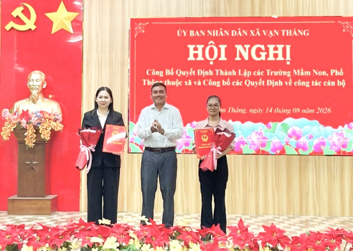 Xã Vạn Thắng công bố quyết định thành lập trường học và công tác cán bộ