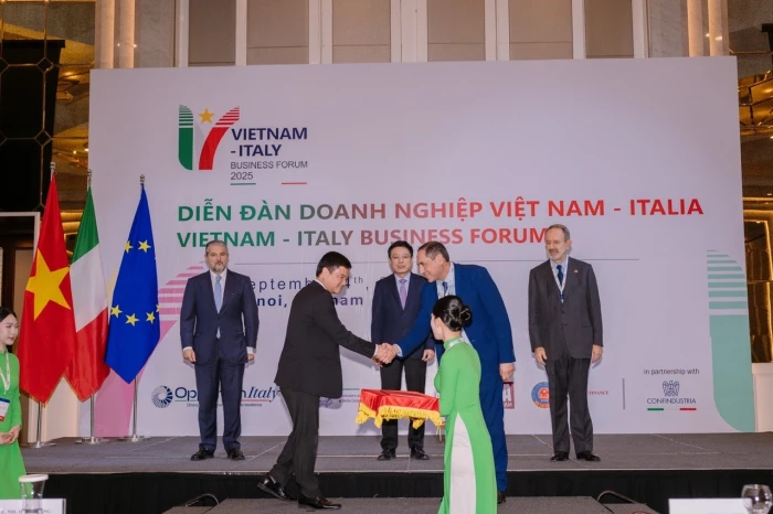 Thành lập Trung tâm Thiết kế tiên tiến viễn thông - không gian tại Việt Nam
