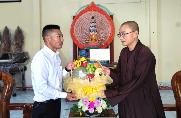 Ủy ban MTTQ Việt Nam xã Vạn Ninh thăm 13 cơ sở tôn giáo nhân dịp lễ Vu Lan năm 2025