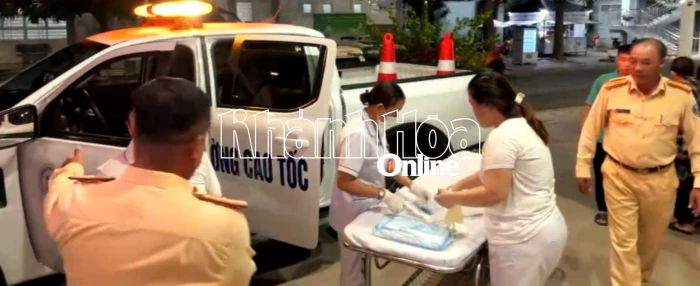 Cảnh sát giao thông dẫn đường trên cao tốc, kịp thời đưa sản phụ đến bệnh viện sinh con