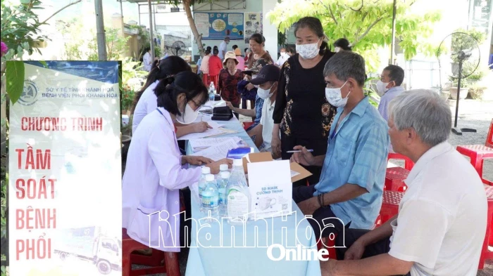 Sàng lọc bệnh về phổi và đường hô hấp cho người dân