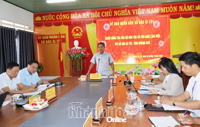 Đồng chí Hồ Văn Niên kiểm tra công tác dân tộc và tín ngưỡng, tôn giáo tại xã Bác Ái Tây