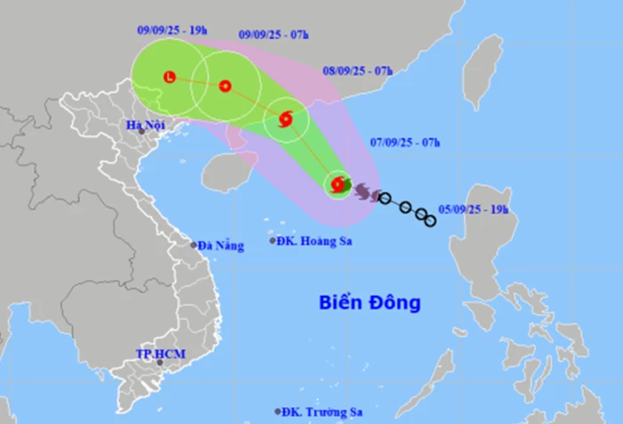 Dự báo gió giật mạnh trên biển, mưa dông trên đất liền