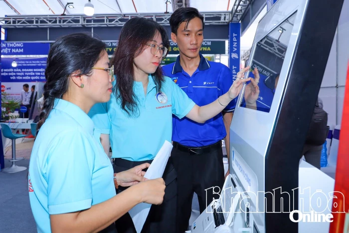 Chào mừng Đại hội đại biểu Đảng bộ tỉnh Khánh Hòa lần thứ I, nhiệm kỳ 2025 - 2030: Ưu tiên phát triển khoa học, công nghệ, đổi mới sáng tạo, chuyển đổi số