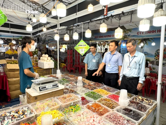 Thức ăn đường phố: Tiện lợi phải đi đôi với an toàn