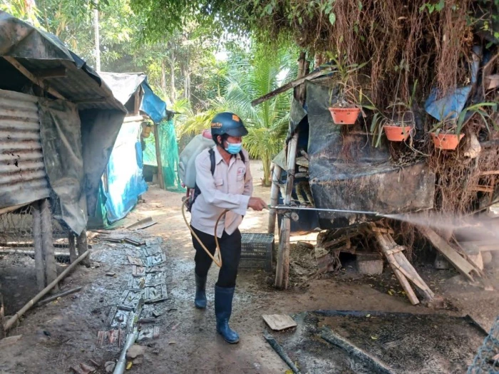 Xã Vạn Thắng triển khai tổng vệ sinh, khử trùng, tiêu độc môi trường chăn nuôi đợt 2