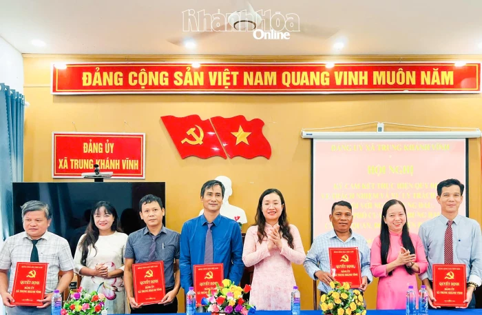 Đảng ủy xã Trung Khánh Vĩnh ký cam kết trách nhiệm với người đứng đầu, cấp phó