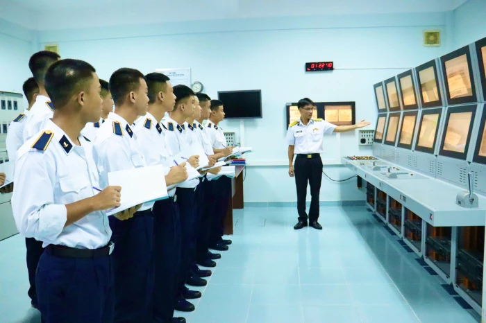 Học viện Hải quân giáo dục truyền thống, bồi dưỡng phương pháp học tập cho học viên