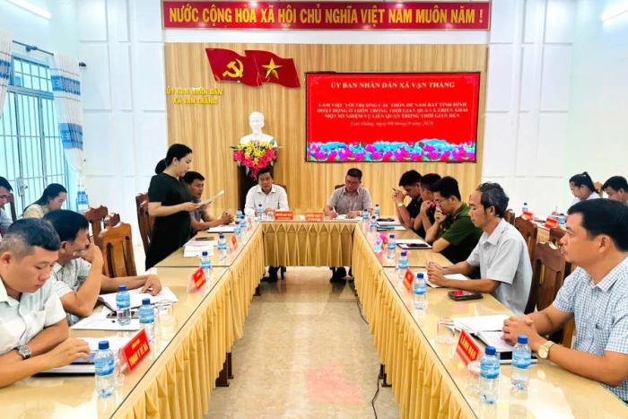 UBND xã Vạn Thắng làm việc với 14 trưởng thôn