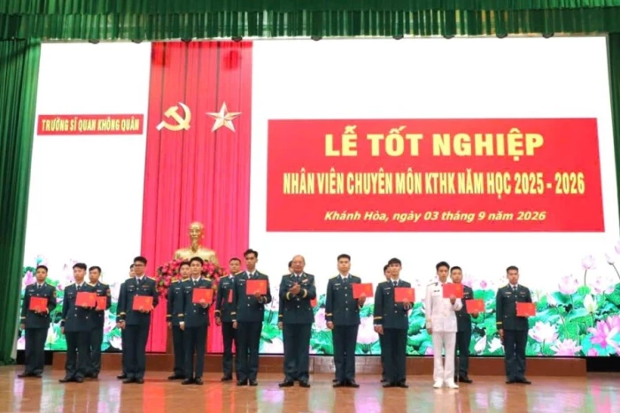 Trường Sĩ quan Không quân tổ chức lễ tốt nghiệp nhân viên kỹ thuật hàng không năm học 2025 - 2026