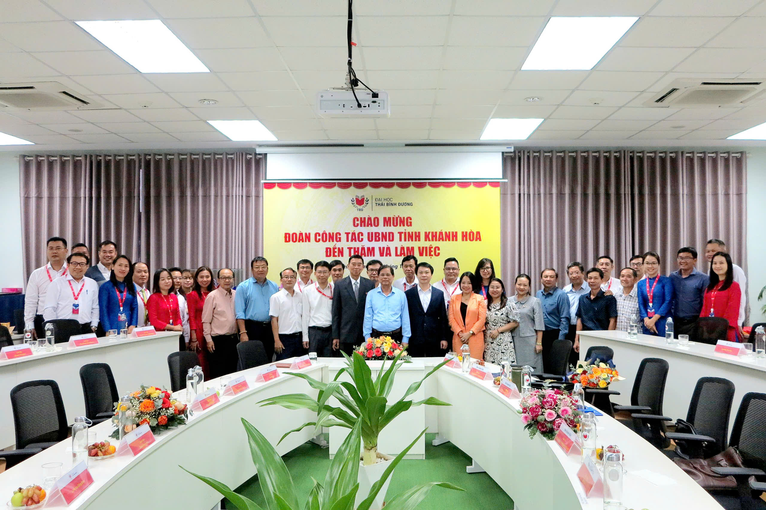 Chủ tịch UBND tỉnh Nguyễn Tấn Tuân làm việc với Hội đồng Trường Đại học Thái Bình Dương