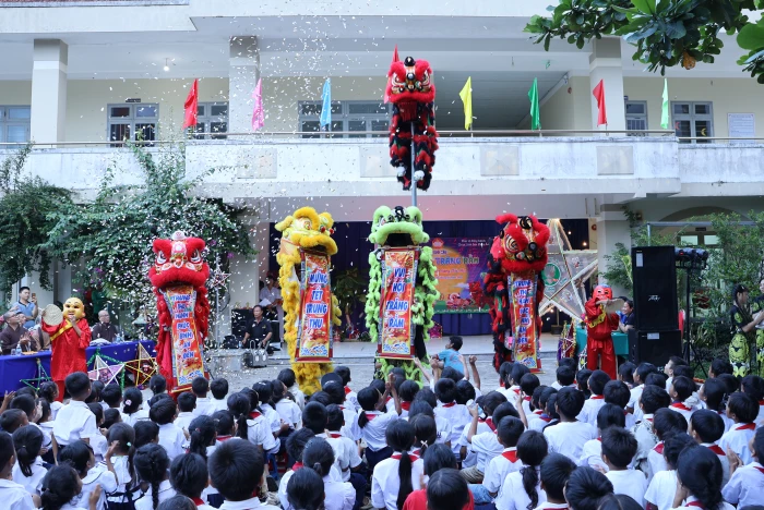 Hơn 1000 phần quà đến với thiếu nhi đồng bào dân tộc thiểu số