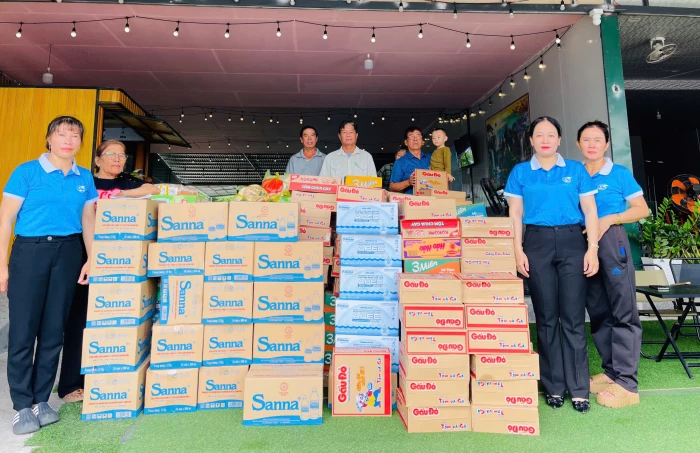 Hội Liên hiệp Phụ nữ phường Bắc Cam Ranh vận động ủng hộ đồng bào bị thiệt hại do bão số 10