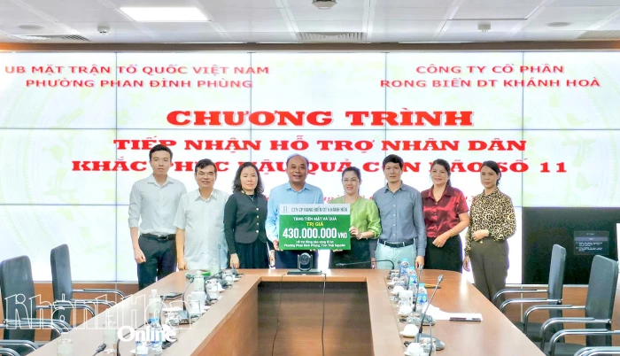 D&T Group trao tiền, quà cho đồng bào bị thiệt hại do bão số 10