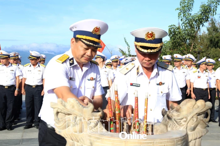 Vùng 4 Hải quân tổ chức nhiều hoạt động ý nghĩa chào mừng 50 năm Ngày truyền thống