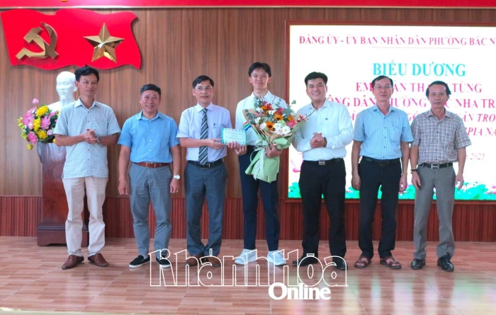 Phường Bắc Nha Trang gặp mặt, biểu dương Á quân Đường lên đỉnh Olympia 2025 Đoàn Thanh Tùng