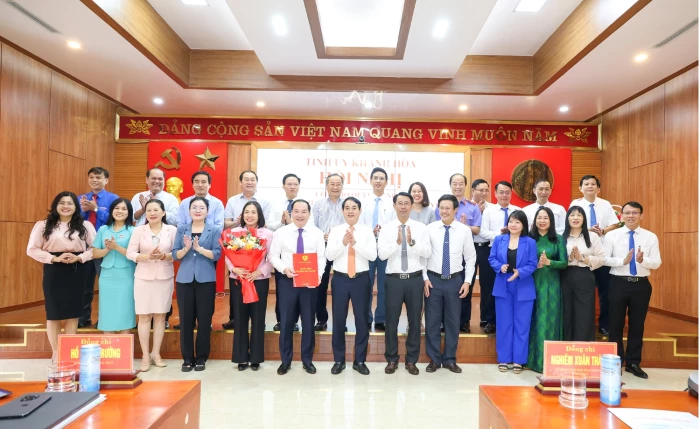 Công bố các quyết định chỉ định Ban Chấp hành, Ban Thường vụ, Bí thư, Phó Bí thư Đảng ủy các cơ quan Đảng tỉnh và Đảng ủy UBND tỉnh Khánh Hòa nhiệm kỳ 2025 - 2030